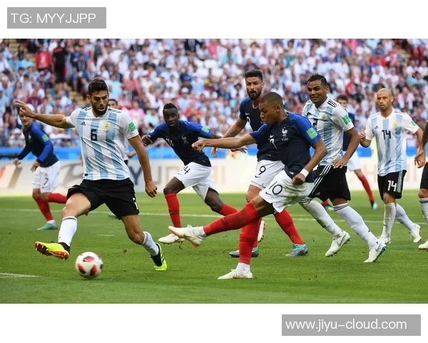 法国足球巨星风采高清背景图展现精彩瞬间与足球荣耀